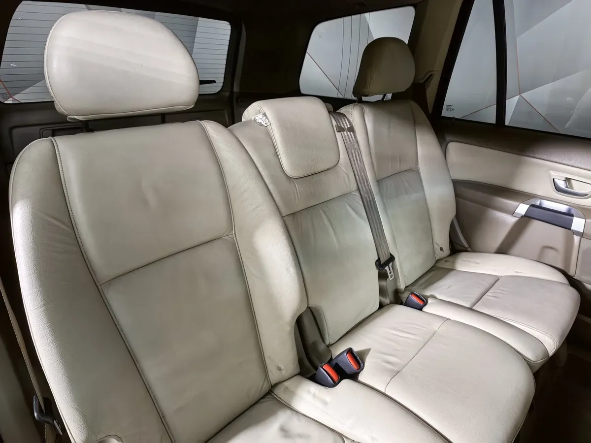 Volvo XC90 2.5 T5 Geartronic AWD (5 мест) (210 л.с.) Черный в АВИЛОН. Слайд №14