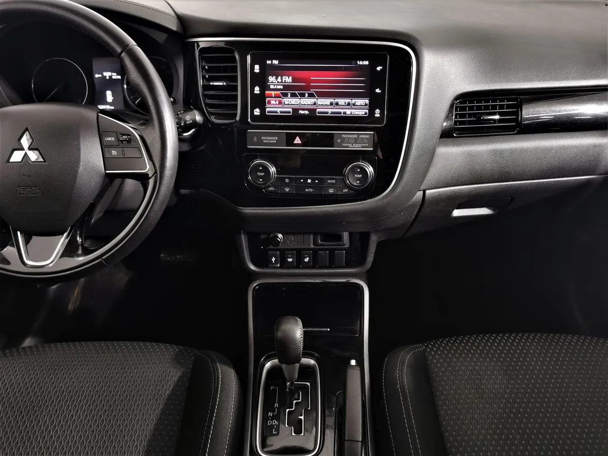 Mitsubishi Outlander 2.0 MIVEC CVT 2WD (146 л.с.) Invite Черный в АВИЛОН. Слайд №14
