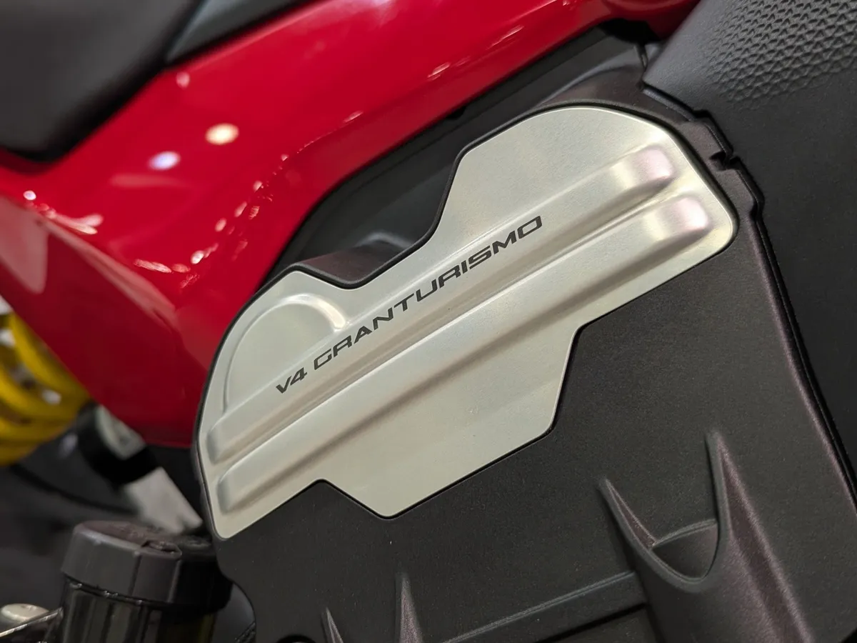 Ducati Diavel V4 1158 см³ (168 л.с.) (168) 1158 Красный в АВИЛОН. Слайд №10
