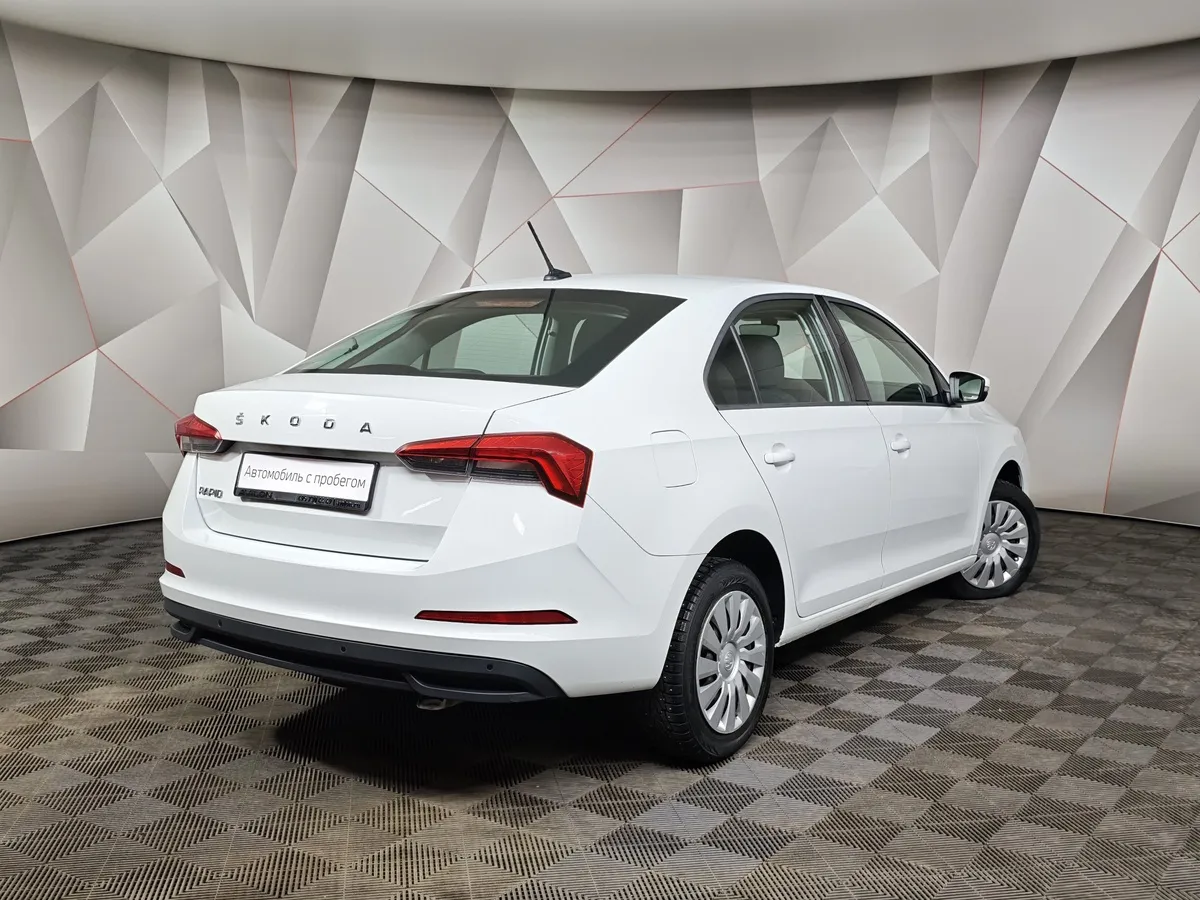 Skoda Rapid 1.6 AT (110 л.с.) Белый в АВИЛОН. Слайд №2