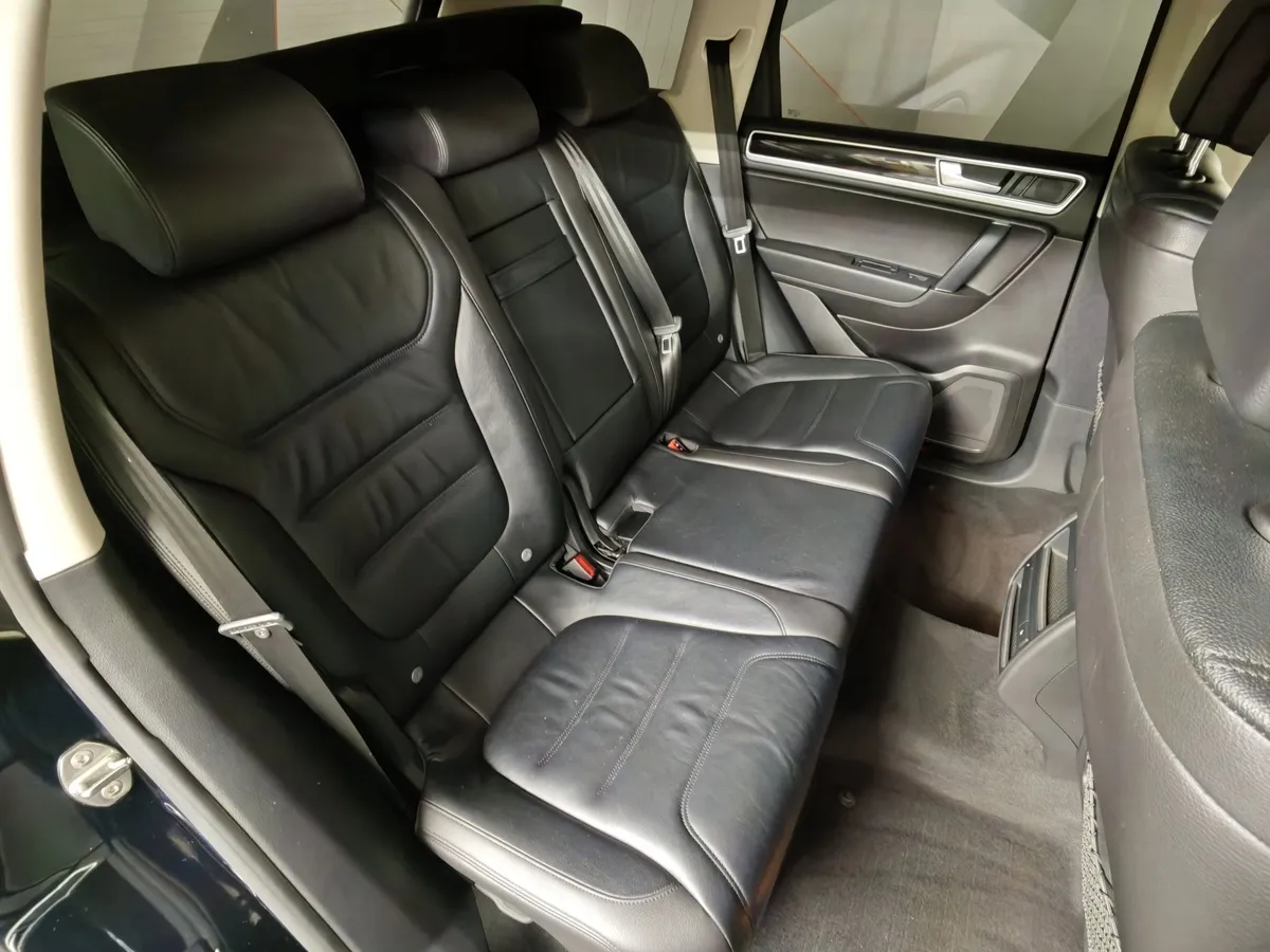 Volkswagen Touareg 3.6 FSI Tiptronic 4Motion (249 л.с.) V6 FSI Синий в АВИЛОН. Слайд №17