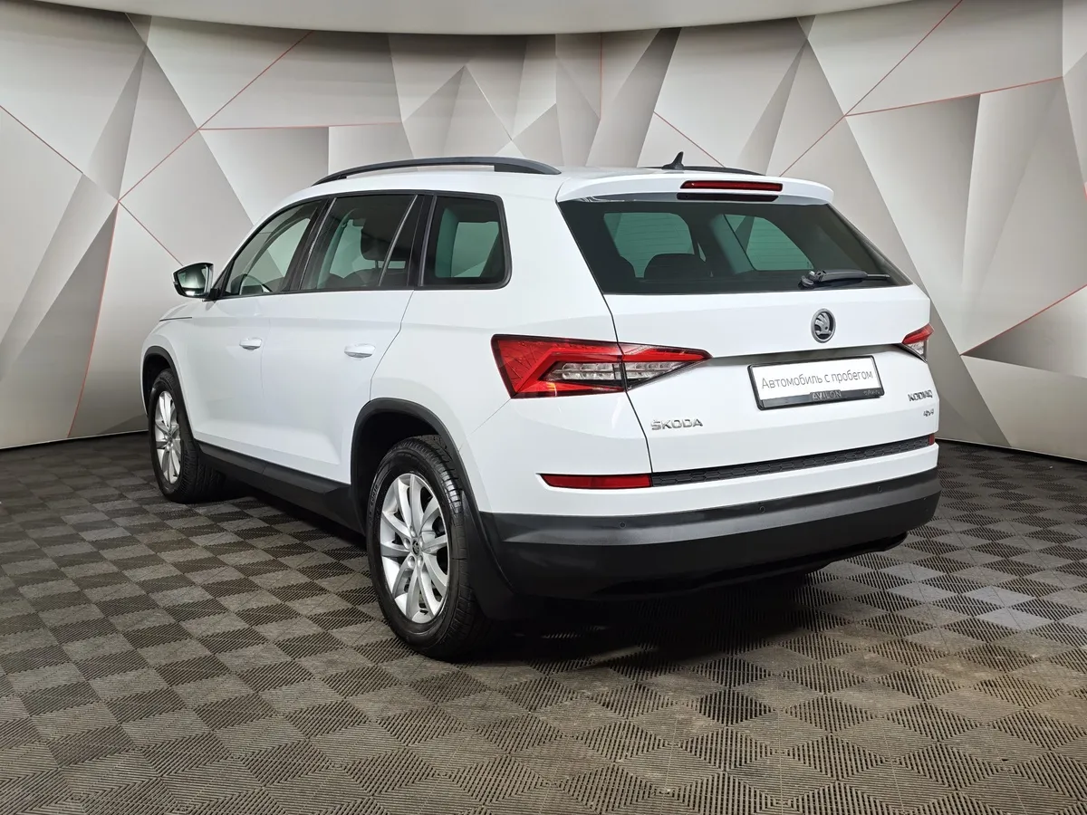 Skoda Kodiaq 2.0 TSI DSG 4X4 (180 л.с.) Белый в АВИЛОН. Слайд №4
