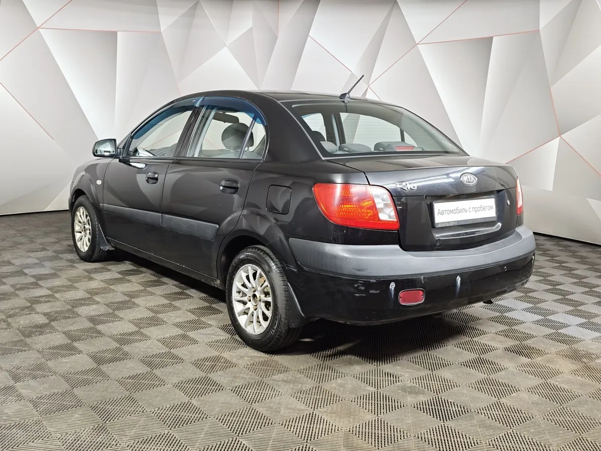 Kia Rio 1.4 AT (97 л.с.) Черный в АВИЛОН. Слайд №4
