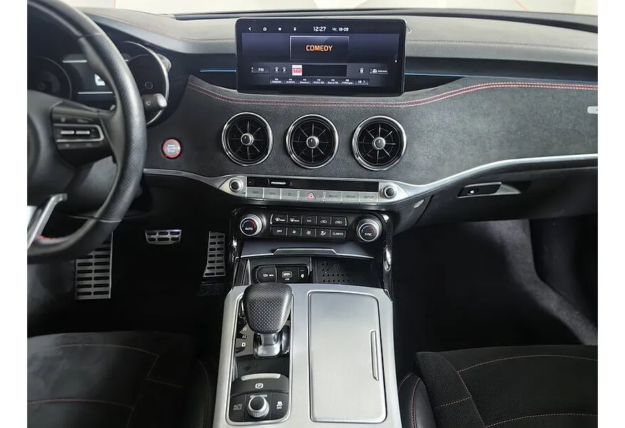 Kia Stinger 2.0 AT AWD (247 л.с.) GT Line Белый в АВИЛОН. Слайд №15