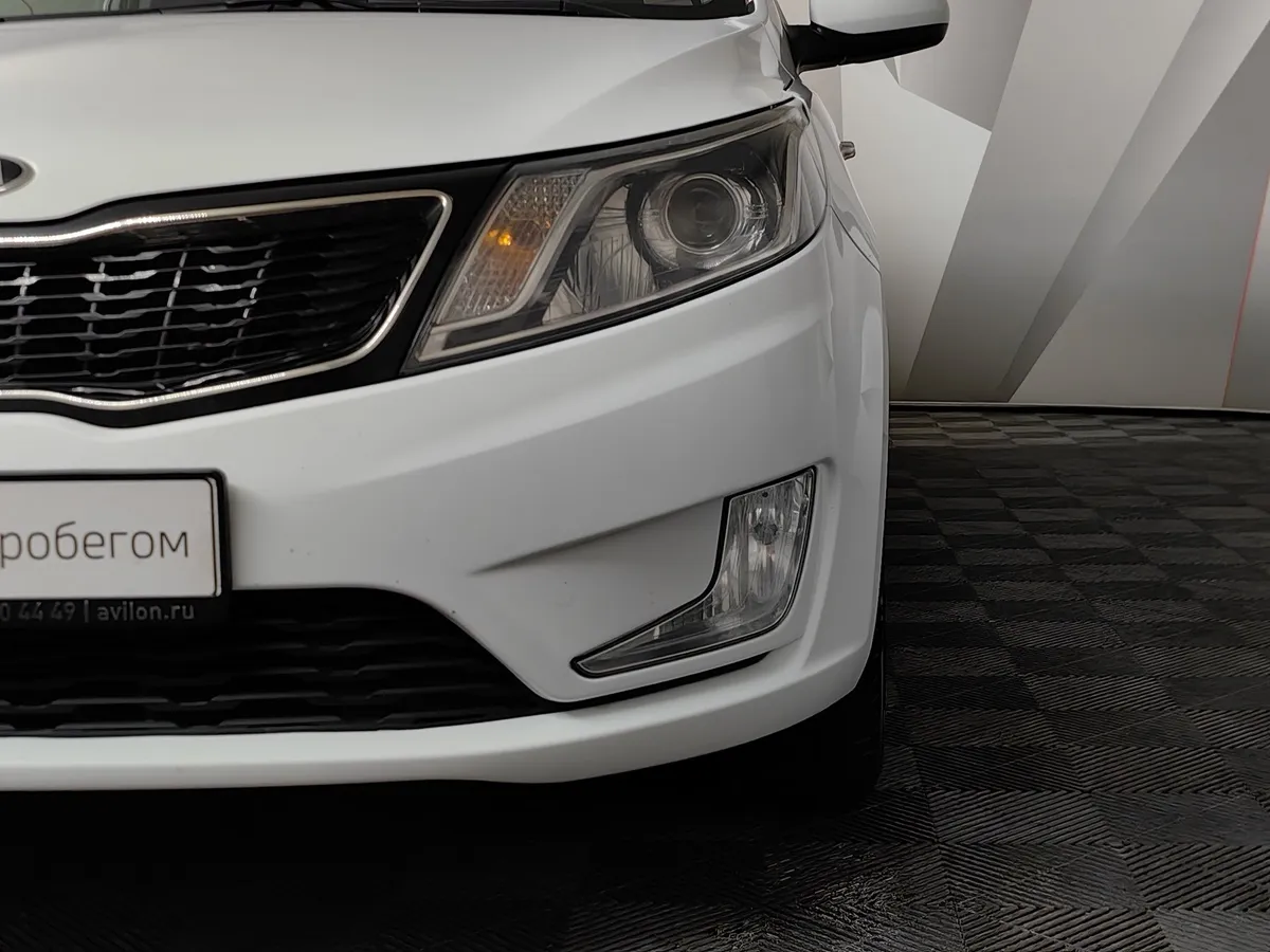 Kia Rio 1.6 MT (123 л.с.) Белый в АВИЛОН. Слайд №10