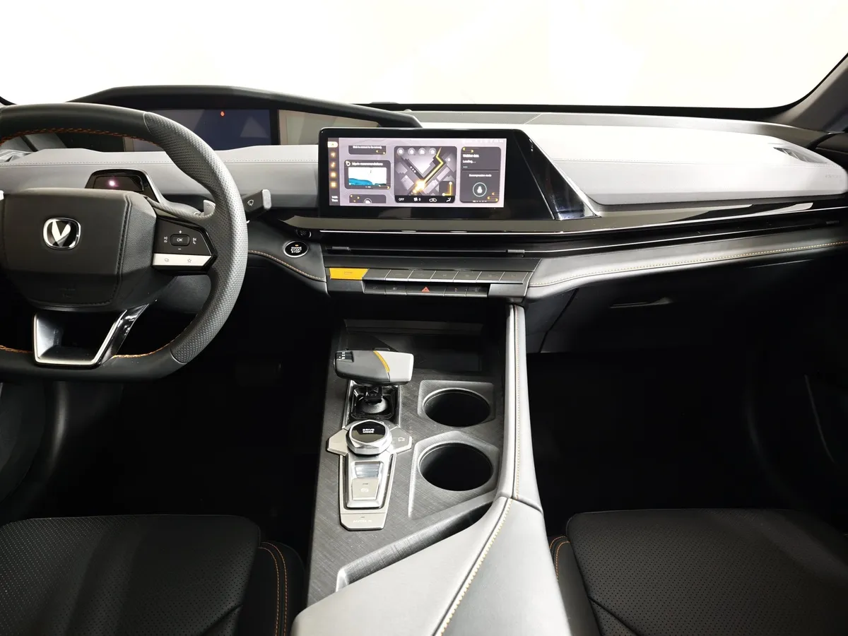 Changan UNI-V 1.5 AMT (181 л.с.) DLX Белый в АВИЛОН. Слайд №14