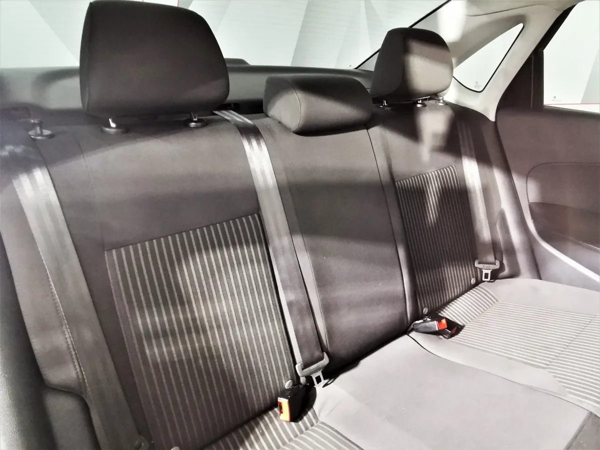 Volkswagen Polo 1.6 MT (105 л.с.) Черный в АВИЛОН. Слайд №16