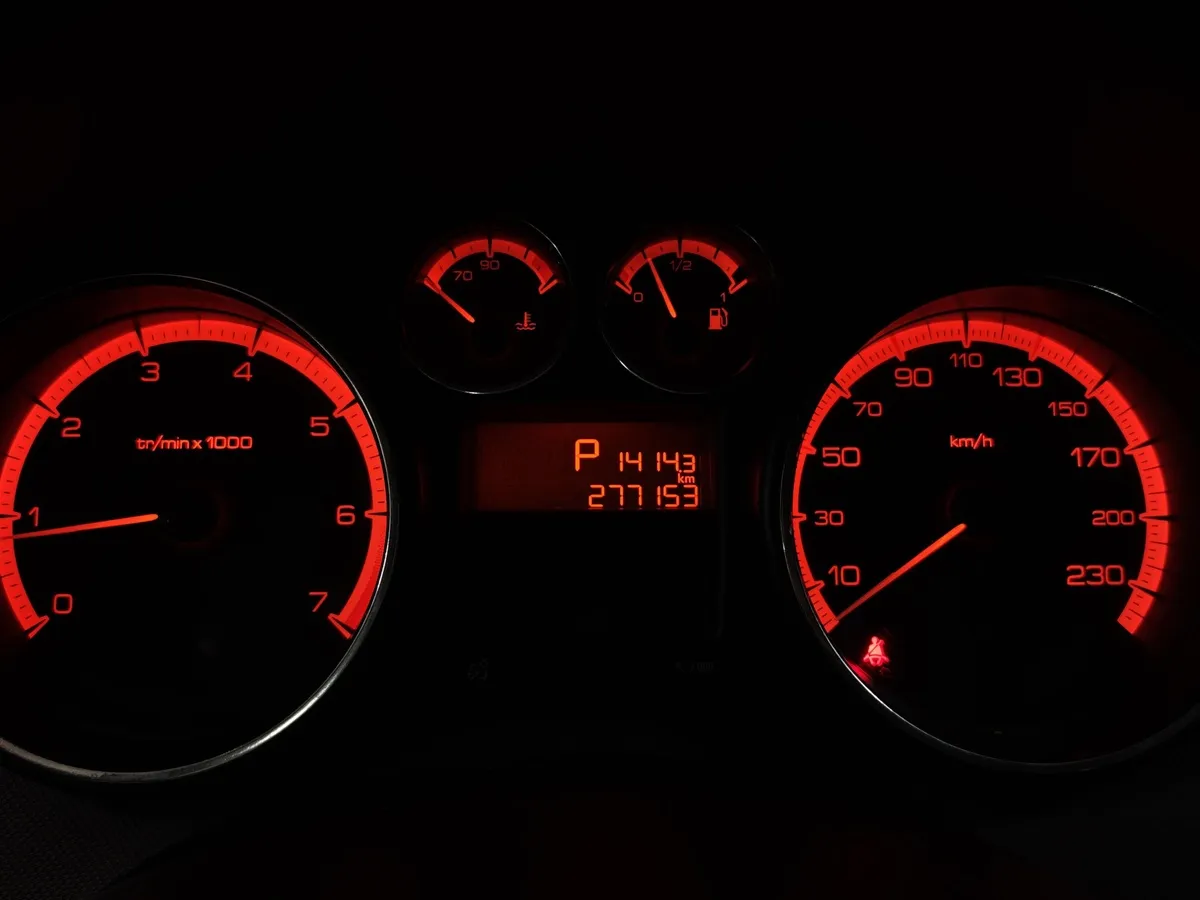 Peugeot 308 1.6 AT (120 л.с.) Черный в АВИЛОН. Слайд №16