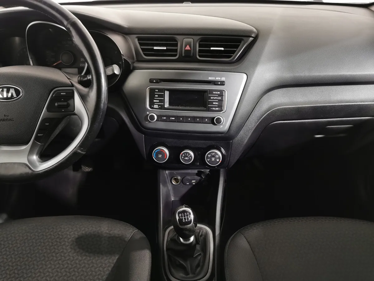 Kia Rio 1.6 MT (123 л.с.) Comfort Белый в АВИЛОН. Слайд №14
