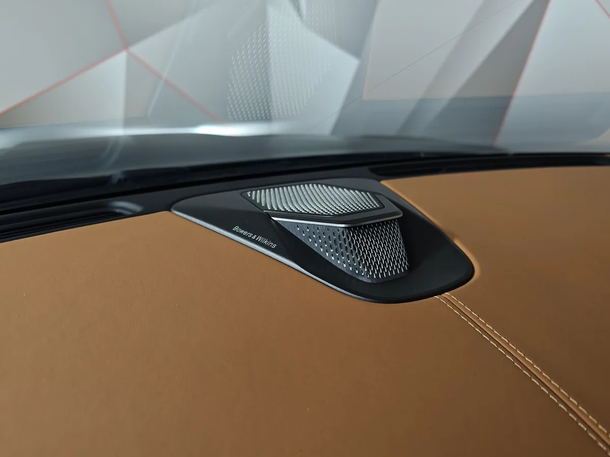 Aston Martin DB12 Volante 5.2 V12 AT (600 л.с.) Зеленый в АВИЛОН. Слайд №30