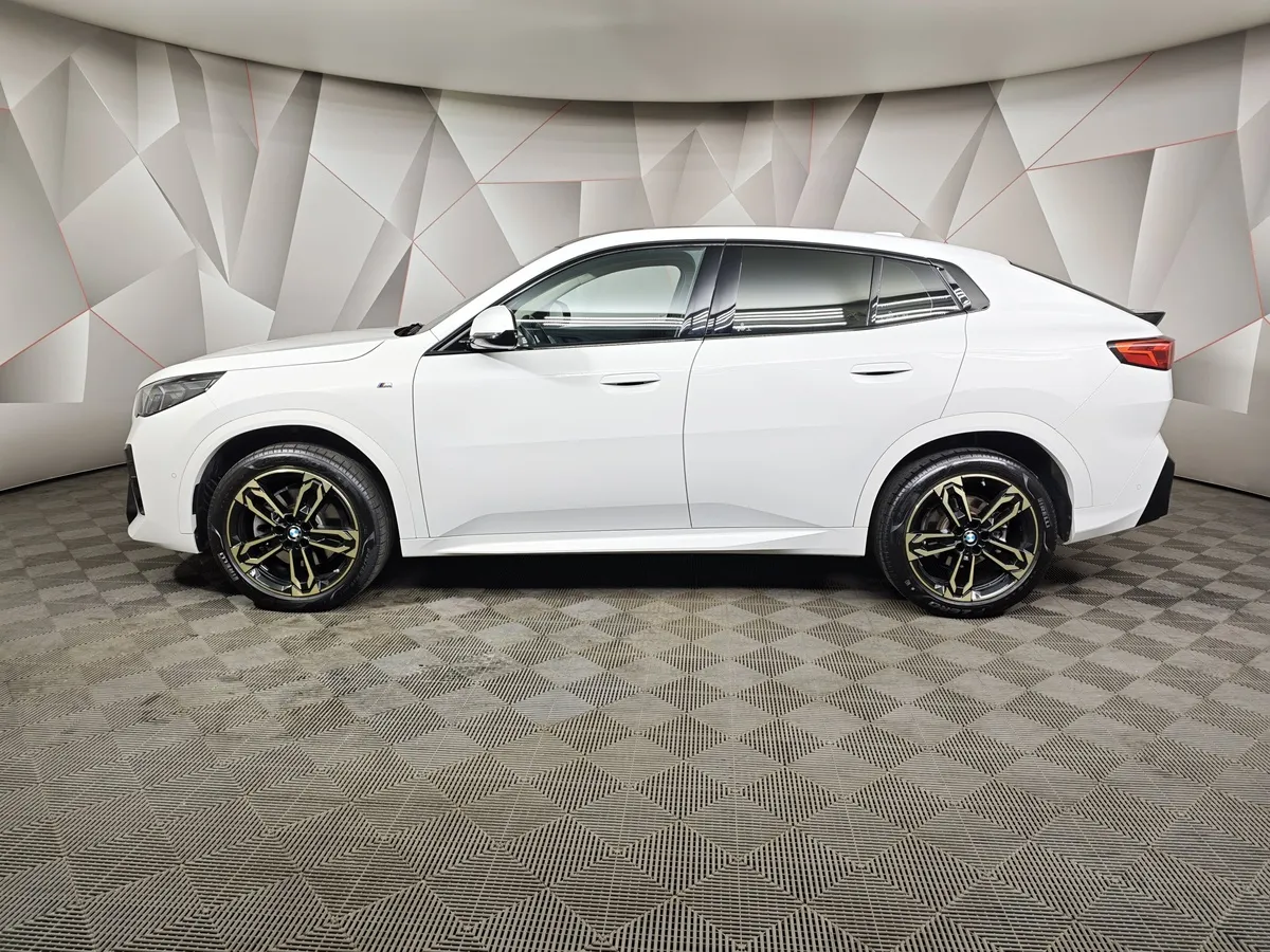 BMW X2 25i xDrive AT (204 л.с.) Белый в АВИЛОН. Слайд №5
