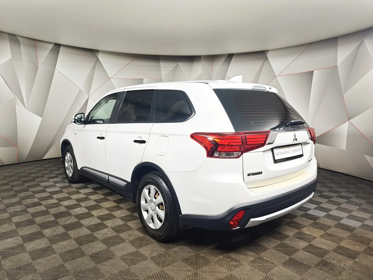Mitsubishi Outlander 2.0 CVT (146 л.с.) Invite Белый в АВИЛОН. Слайд №4