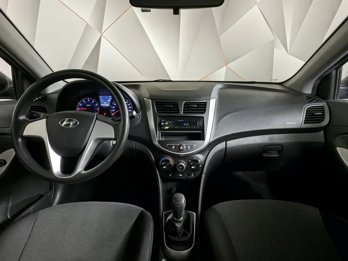 Hyundai Solaris 1.6 MT (123 л.с.) Optima Черный в АВИЛОН. Слайд №14