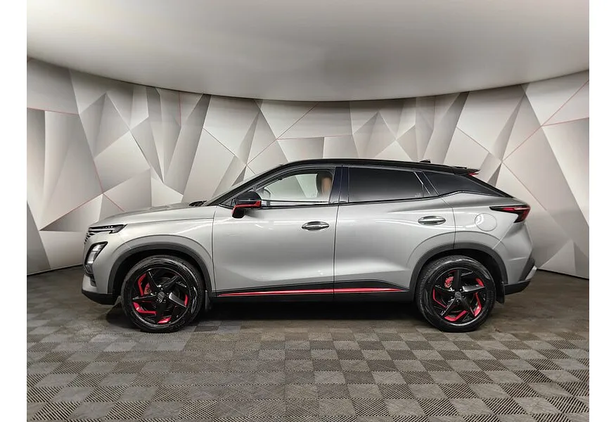 АВИЛОН - Omoda C5 1.5T CVT (147 л.с.) Ultimate (двухцветный, красные элементы экстерьера) Серебристый - slide 2