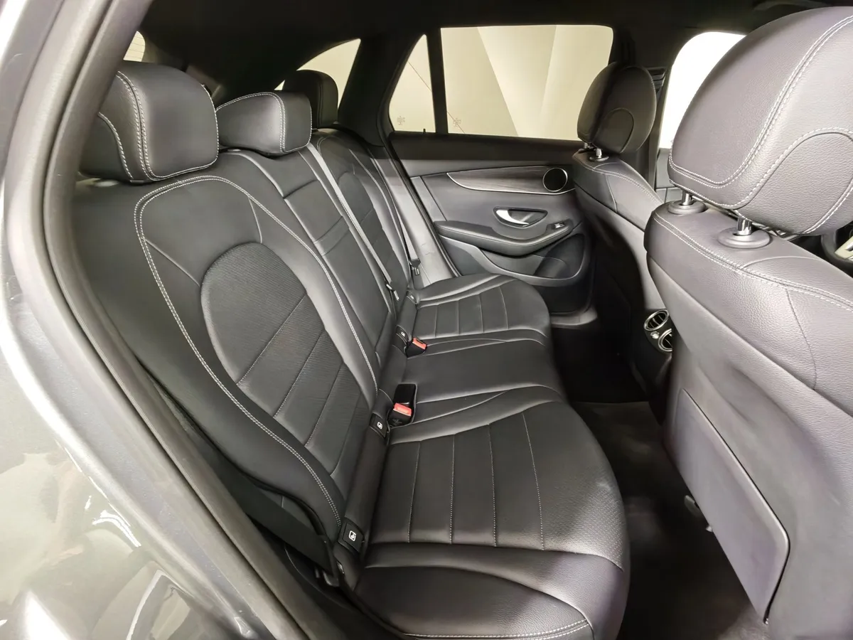 Mercedes-Benz GLC 200 9G-TRONIC 4MATIC (197 л.с.) Premium Серый в АВИЛОН. Слайд №16