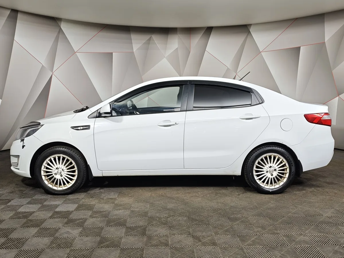 Kia Rio 1.6 MT (123 л.с.) Luxe Белый в АВИЛОН. Слайд №5