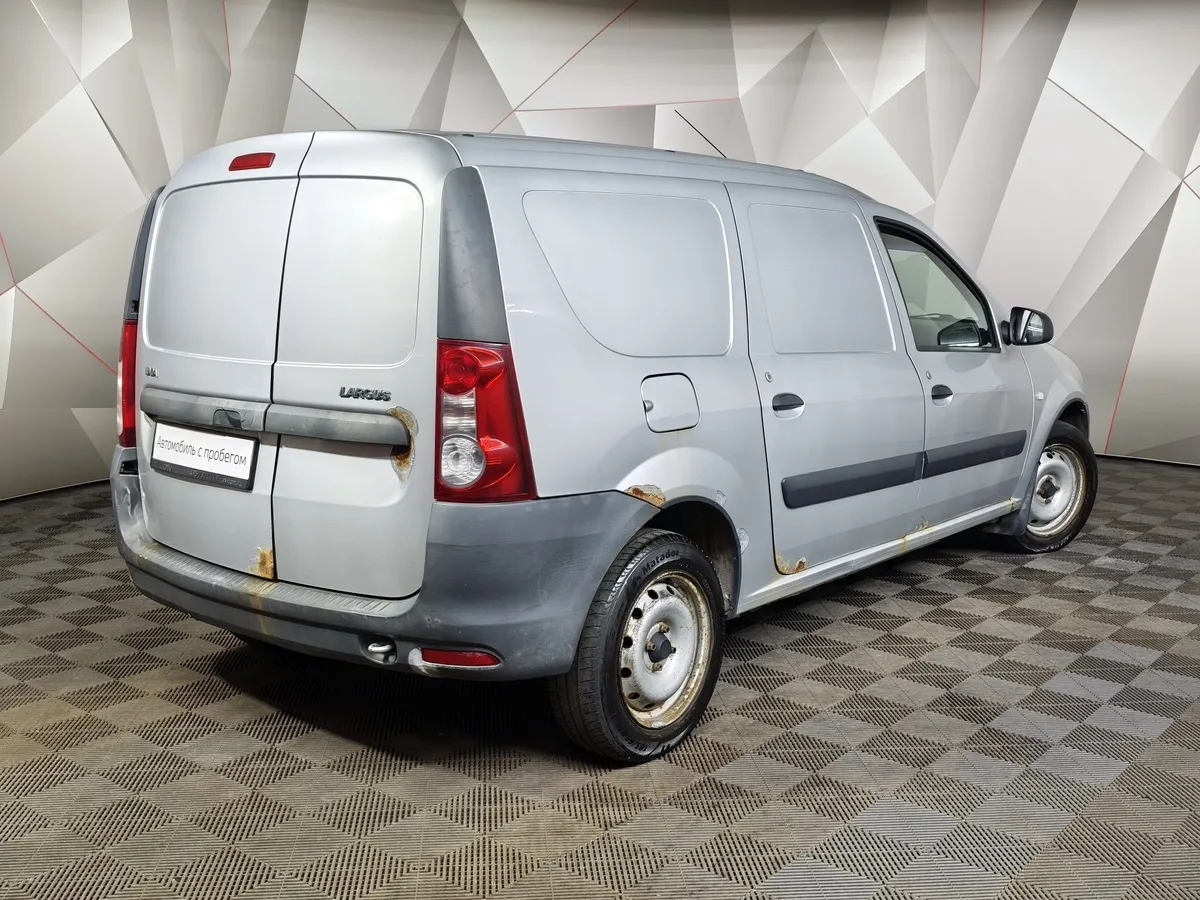 ВАЗ (Lada) Largus 1.6 MT 8 кл (5 мест) (84 л.с.) Серебристый в АВИЛОН. Слайд №2