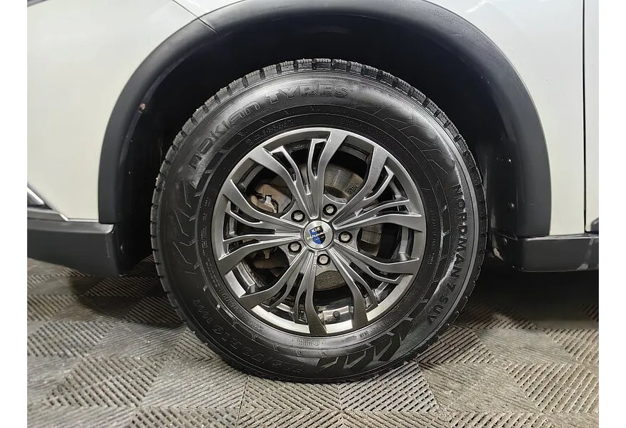 Mitsubishi Outlander 2.0 CVT 4WD (146 л.с.) Белый в АВИЛОН. Слайд №9