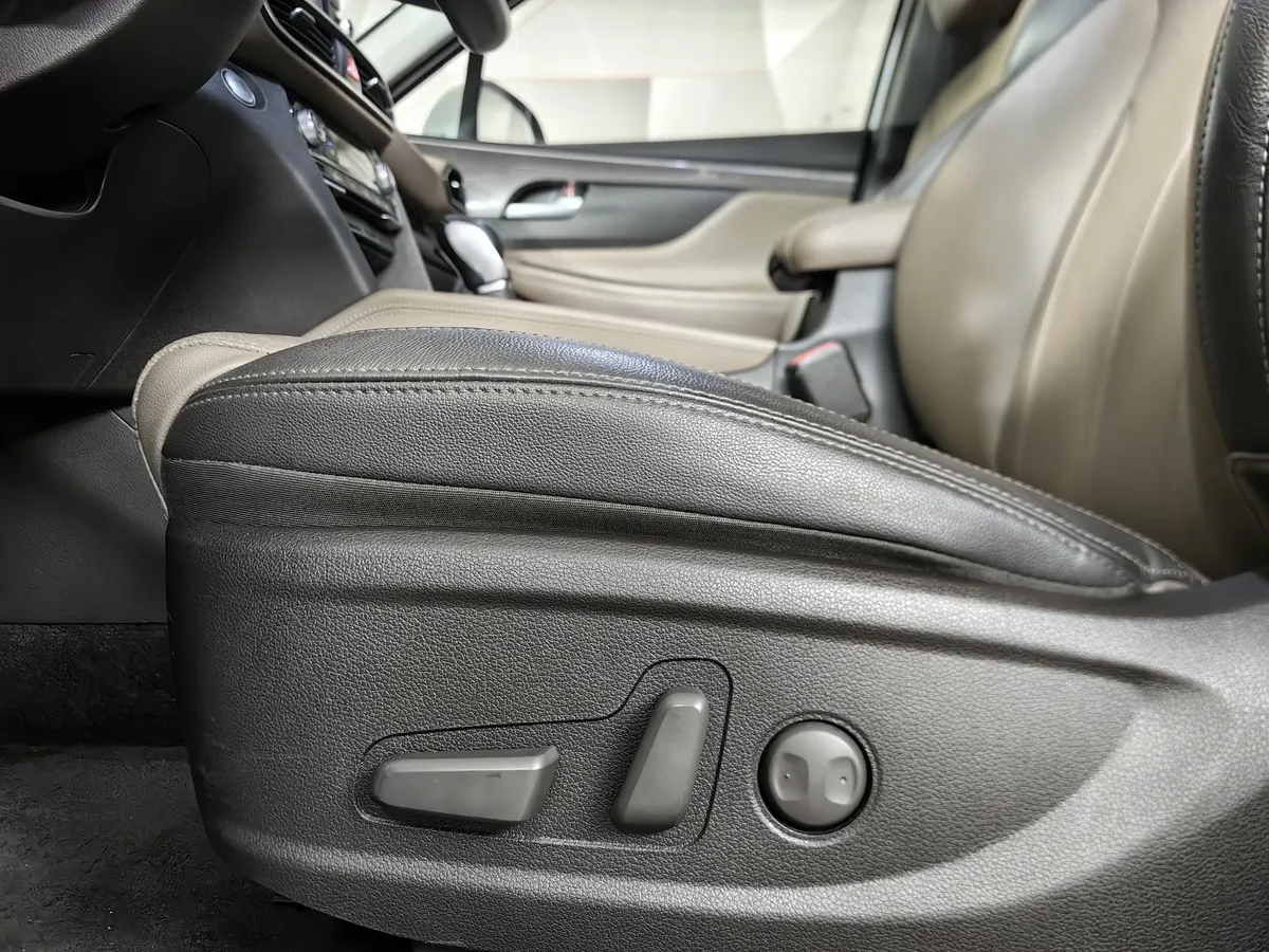 Hyundai Santa Fe 2.4 (188 л.с.) - 6AT Lifestyle + Smart Sense Белый в АВИЛОН. Слайд №22