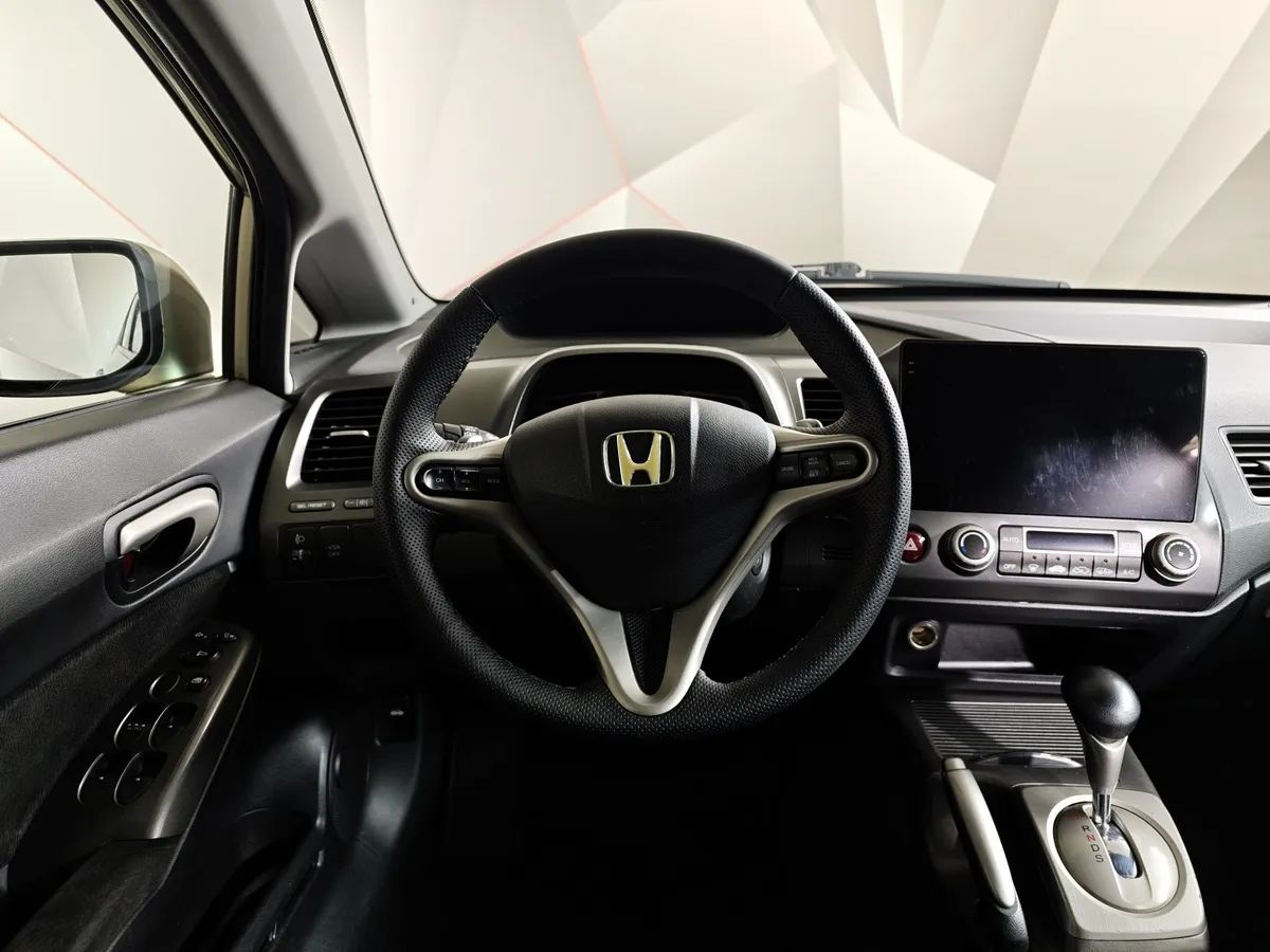 Honda Civic 1.8 AT (140 л.с.) Золотой в АВИЛОН. Слайд №17