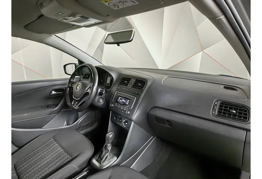 Volkswagen Polo 1.6 MPI AT (110 л.с.) Drive Серебристый в АВИЛОН. Слайд №13