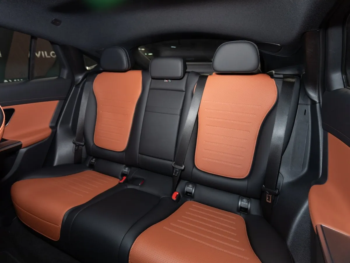 Mercedes-Benz GLC Купе 300 9G-TRONIC 4MATIC (272 л.с.) Черный в АВИЛОН. Слайд №12