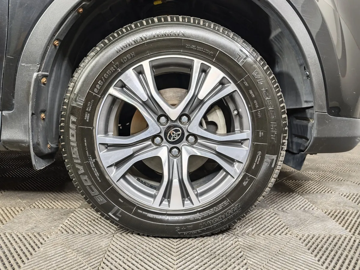 Toyota RAV4 2.2 TD AT (150 л.с.) Черный в АВИЛОН. Слайд №9
