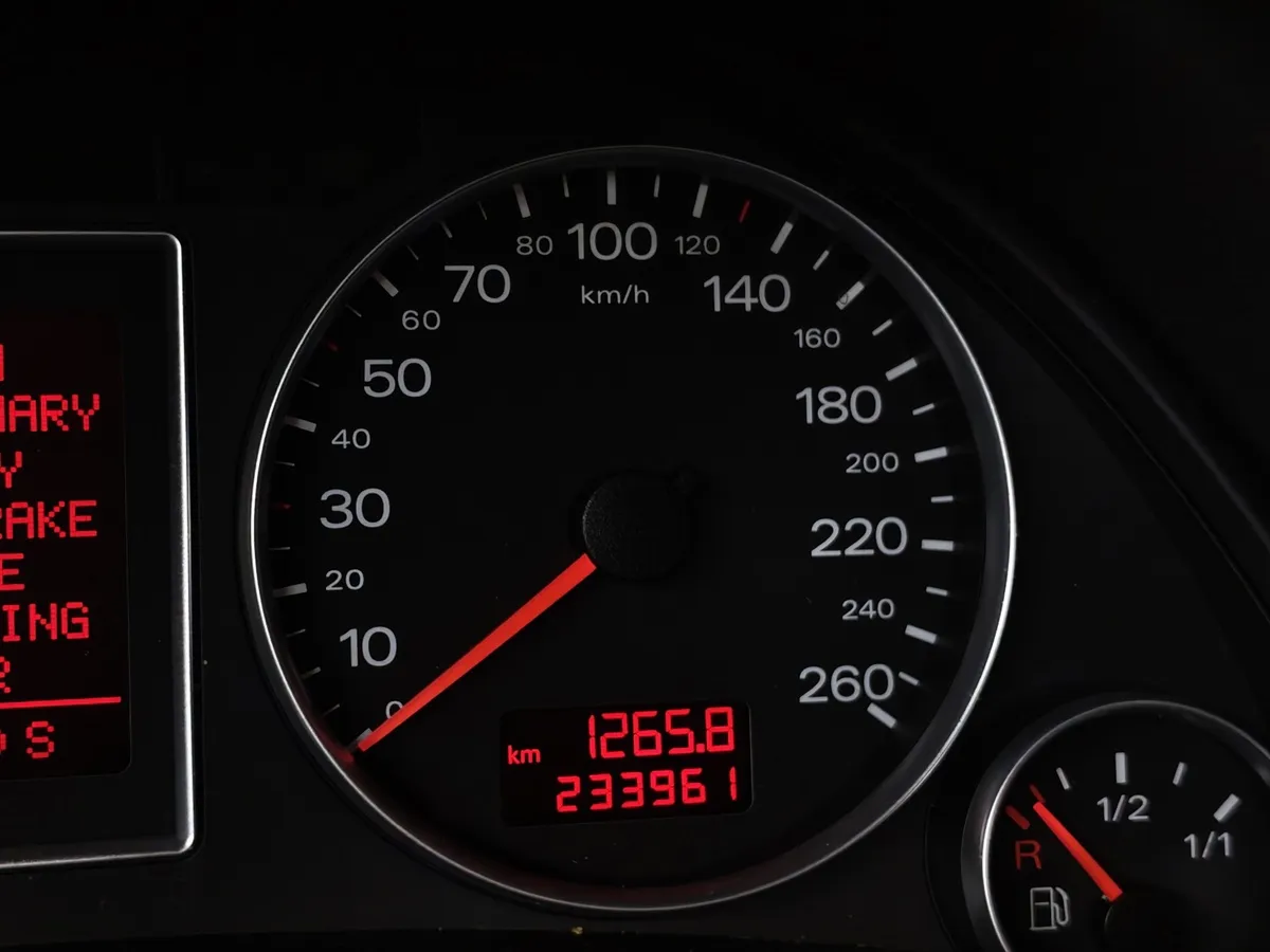 Audi A4 2.0 multitronic (130 л.с.) Красный в АВИЛОН. Слайд №16