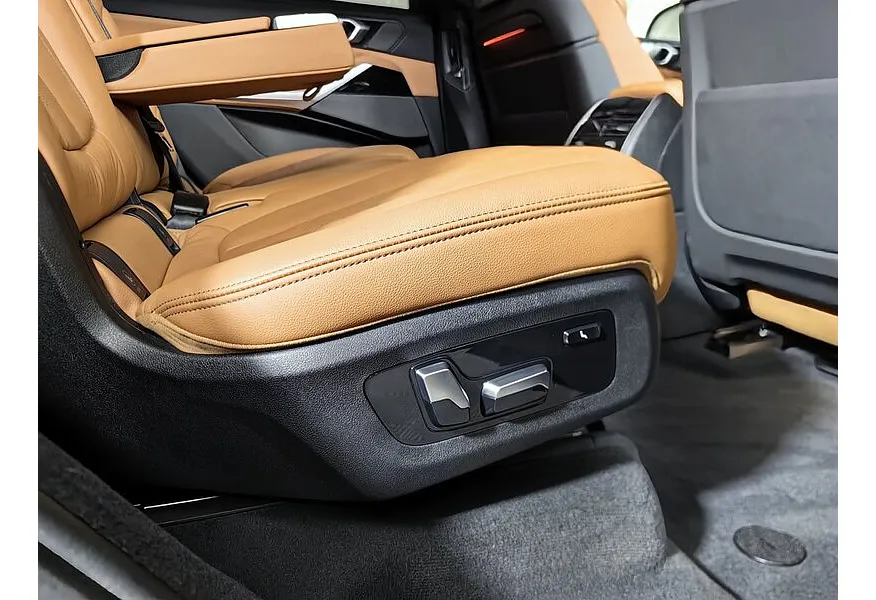 АВИЛОН - BMW X7 4.4 xDrive Steptronic (462 л.с.) Черный - slide 10