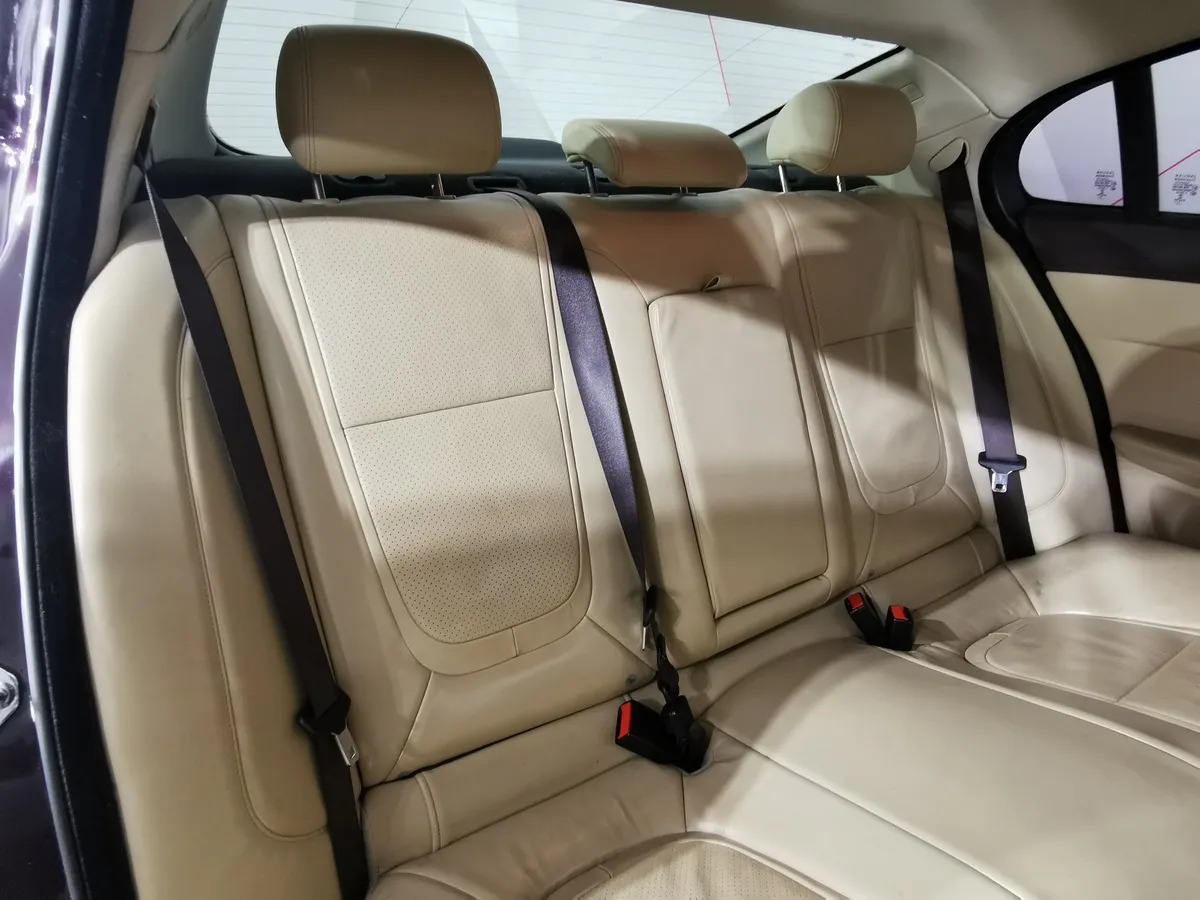 Jaguar XF 2.0 AT (240 л.с.) Luxury Коричневый в АВИЛОН. Слайд №15