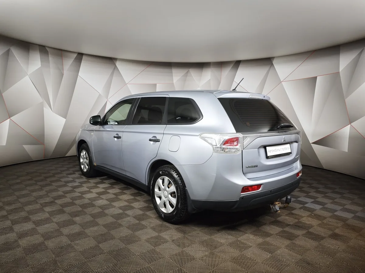 Mitsubishi Outlander 2.0 CVT (146 л.с.) Invite Серебристый в АВИЛОН. Слайд №4