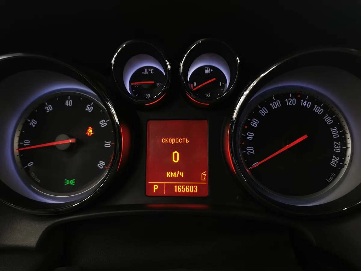 Opel Astra 1.6 AT (115 л.с.) Серебристый в АВИЛОН. Слайд №16
