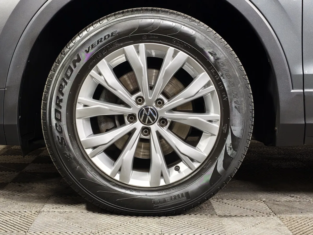 Volkswagen Tiguan 1.4 TSI BlueMotion DSG (150 л.с.) Comfortline Серый в АВИЛОН. Слайд №9
