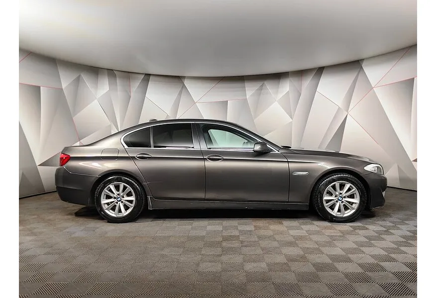 BMW 5 серия 525d xDrive AT (218 л.с.) Коричневый в АВИЛОН. Слайд №6