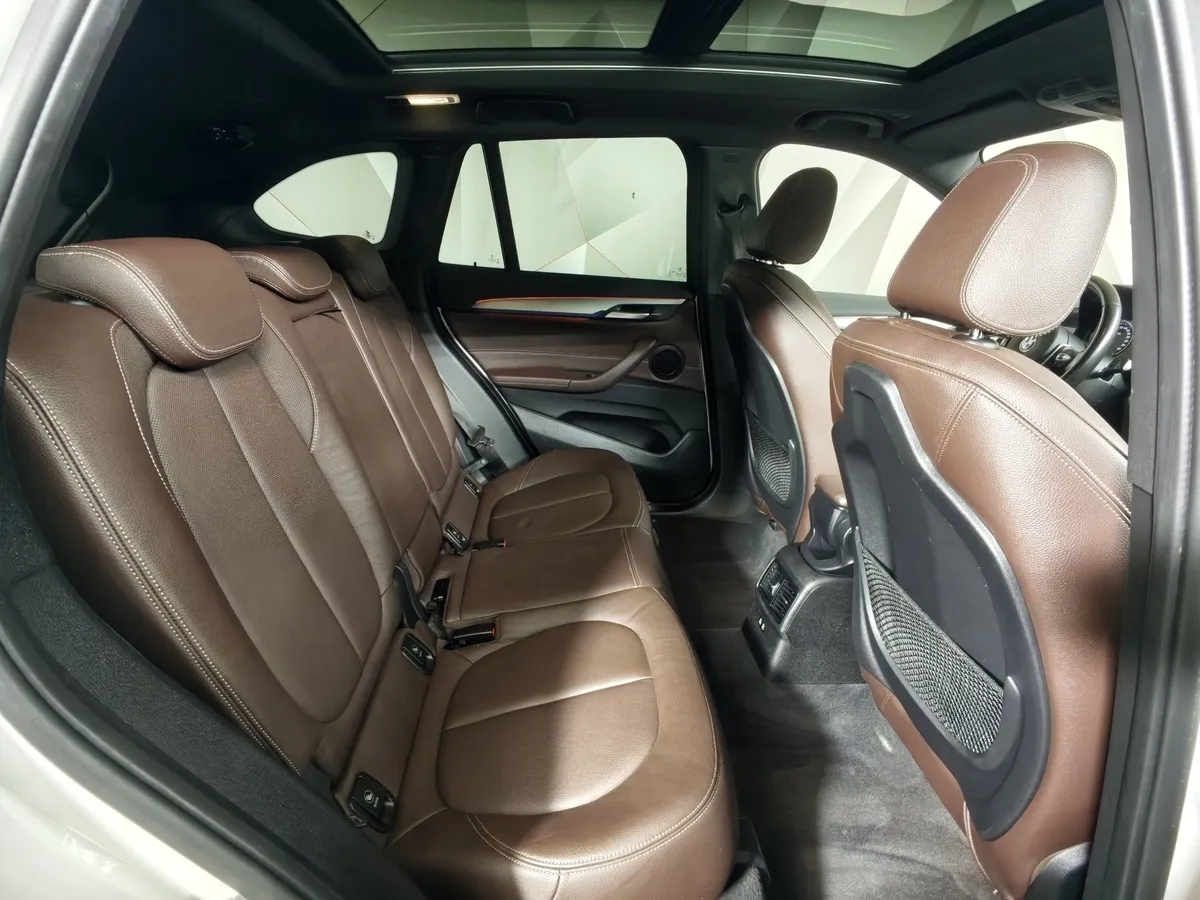BMW X1 20i xDrive (192 л.с.) M Sport Белый в АВИЛОН. Слайд №14