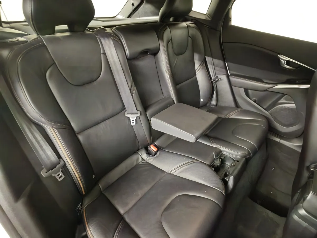 Volvo V40 2.0 T5 Geartronic AWD (213 л.с.) Белый в АВИЛОН. Слайд №17