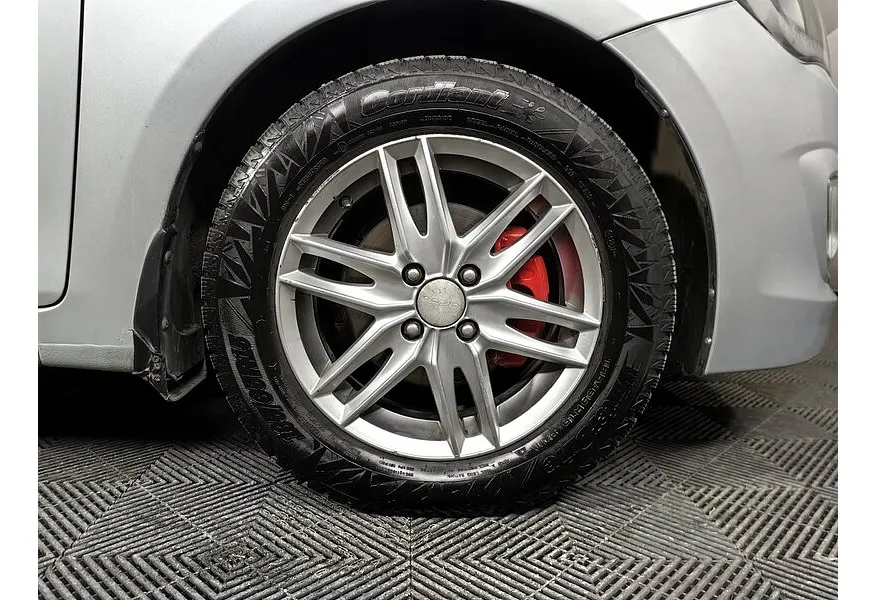 Hyundai Solaris 1.4 MT (107 л.с.) Active Серебристый в АВИЛОН. Слайд №9