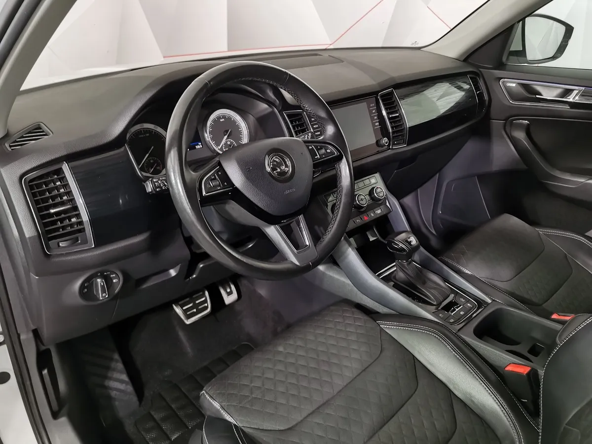Skoda Kodiaq 2.0 TSI DSG 4X4 (180 л.с.) Белый в АВИЛОН. Слайд №18