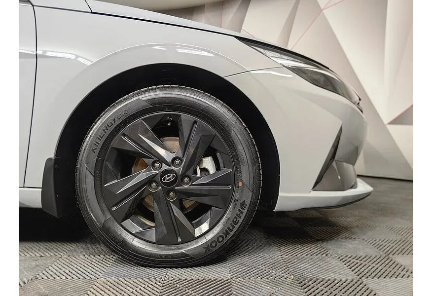 Hyundai Elantra 1.6 AT (128 л.с.) Elegance + Smart Sense Серый в АВИЛОН. Слайд №9