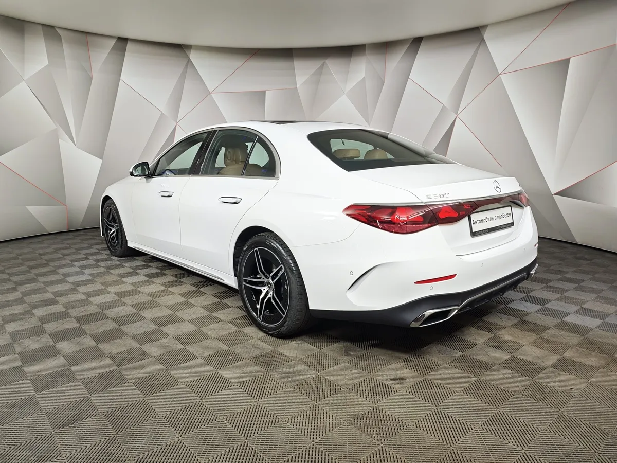 Mercedes-Benz E-Класс E 300 4MATIC (258 л.с.) Белый в АВИЛОН. Слайд №4