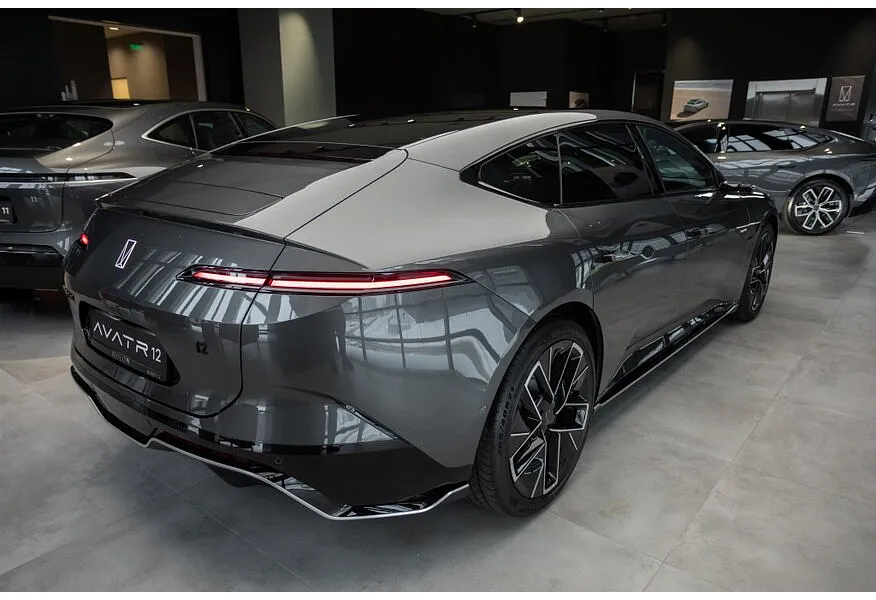 Avatr 12 AT 4WD (578 л.с.) Dual Motor Business Серый в АВИЛОН. Слайд №6