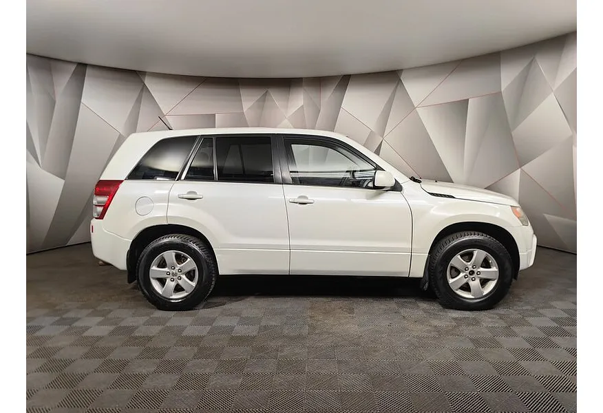 Suzuki Grand Vitara 2.4 AT (169 л.с.) Белый в АВИЛОН. Слайд №6