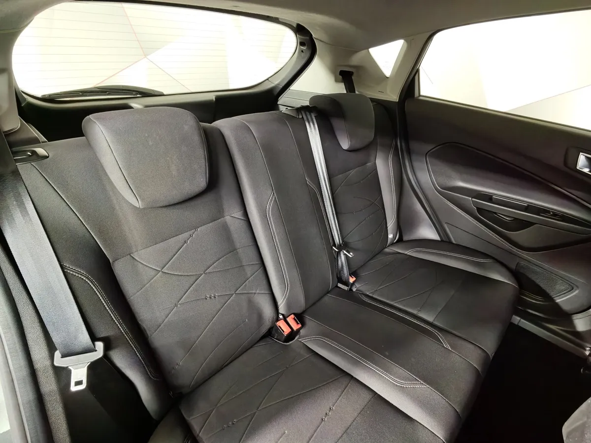 Ford Fiesta 1.4 MT (80 л.с.) Ghia Серый в АВИЛОН. Слайд №17