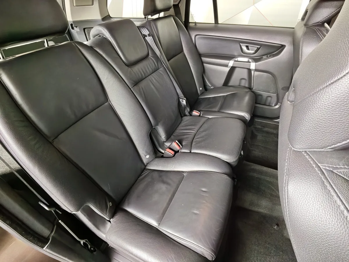 Volvo XC90 2.5 T5 Geartronic AWD (5 мест) (210 л.с.) Коричневый в АВИЛОН. Слайд №17