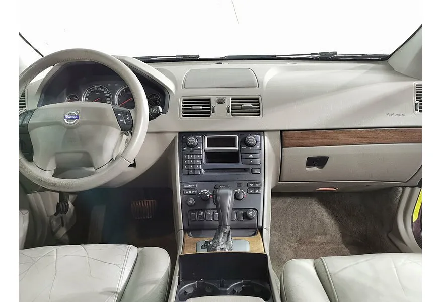 Volvo XC90 2.5 T5 Geartronic AWD (5 мест) (210 л.с.) Красный в АВИЛОН. Слайд №13