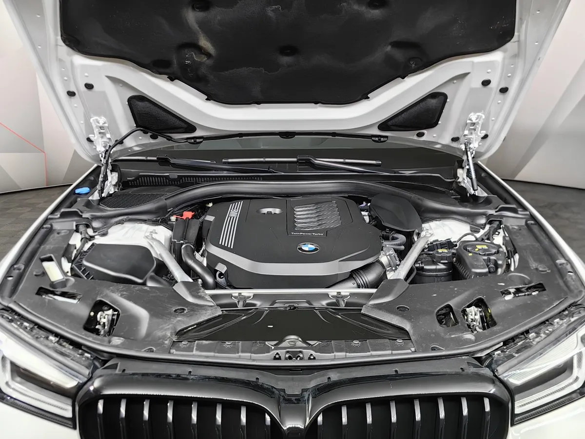 BMW 5 серия 540i xDrive Steptronic (340 л.с.) M Sport Pro Белый в АВИЛОН. Слайд №10
