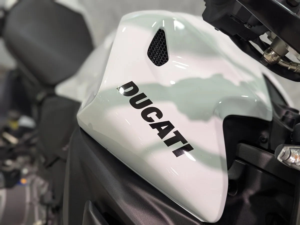 Ducati Monster Plus Plus 937 см³ 937 Белый в АВИЛОН. Слайд №7