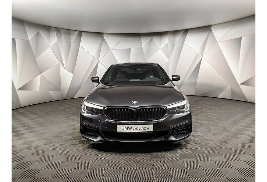 BMW 5 серия 520d xDrive Steptronic (190 л.с.) M Sport Серый в АВИЛОН. Слайд №3