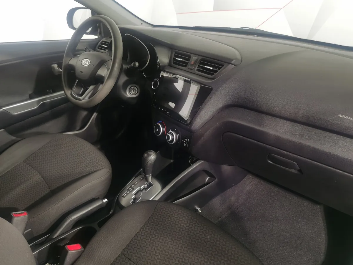Kia Rio 1.4 AT (107 л.с.) Серый в АВИЛОН. Слайд №12