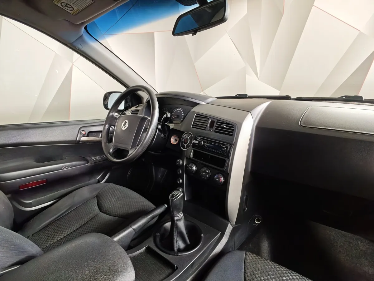 SsangYong Kyron 2.0 Xdi MT 4WD (141 л.с.) Черный в АВИЛОН. Слайд №13